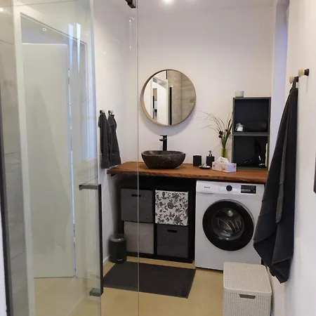 Apartament And Visit - Family-friendly & Stylish *