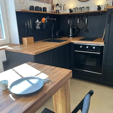 Apartament And Visit - Family-friendly & Stylish